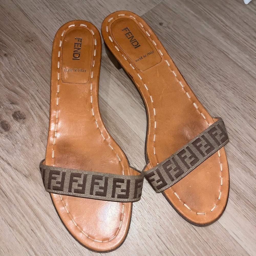 FENDI SANDALS - Picture 2 of 4